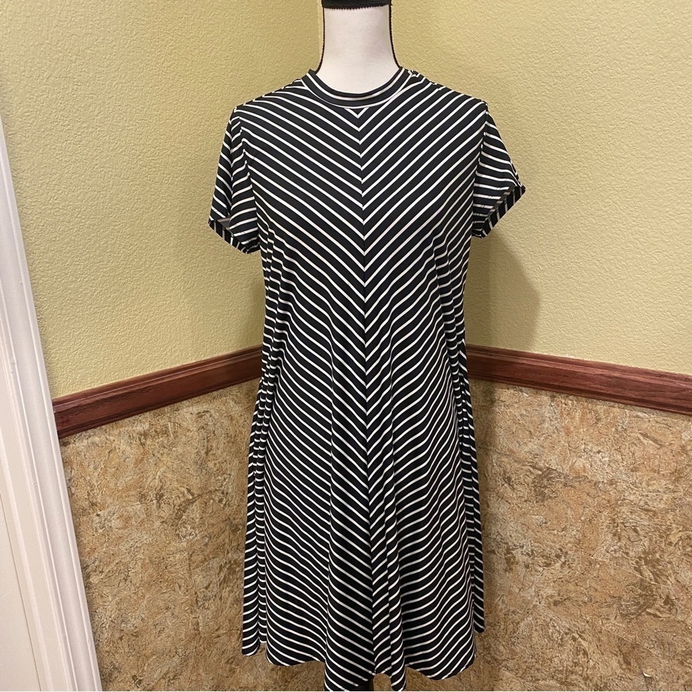 Robert Louis Stretchy Diagonal Striped Dress Size Medium Black White Mock Neck